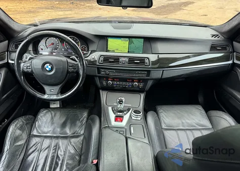 2013 BMW M5 z USA, uszkodzony, nr VIN WBSFV9C53DD095684